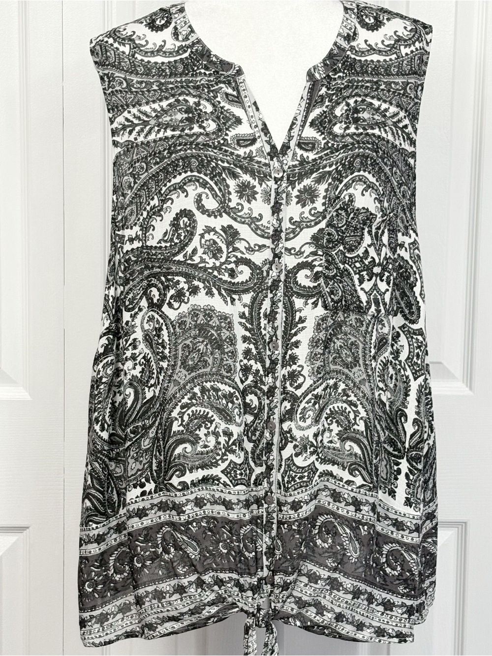 NWT Lucky Brand Black & White Boho Paisley Sleeveless Tie Front Top 3X
